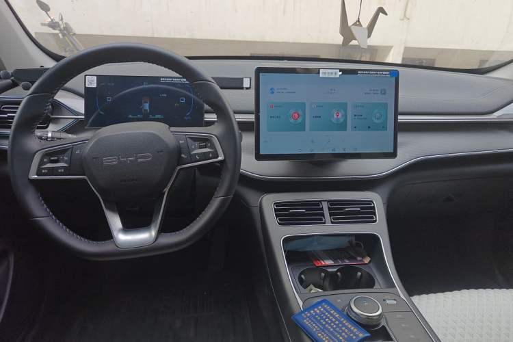 Used BYD Destroyer 05 2024 HONOR Edition DM-i 55KM Luxury Model Center Console