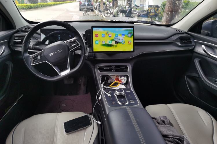 Used BYD Destroyer 05 2024 Honor Edition DM-i 120KM Luxury Model Center Console