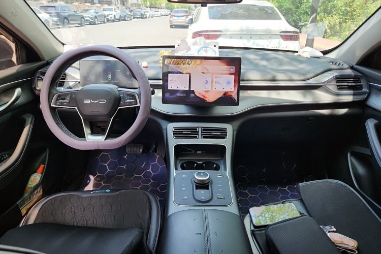 Used BYD Destroyer 05 2024 HONOR Edition DM-i 55KM Luxury Model Center Console