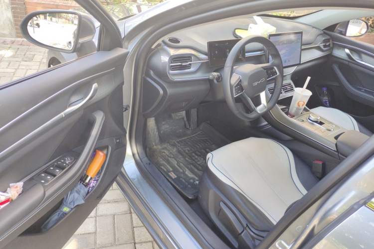 Used BYD Destroyer 05 2024 Honor Edition DM-i 120KM Luxury Model Driver Seat
