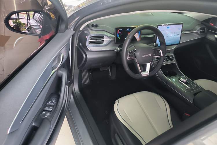 Used BYD Destroyer 05 2024 HONOR Edition DM-i 55KM Luxury Model Driver Seat