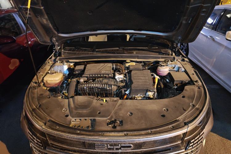 Used BYD Destroyer 05 2024 HONOR Edition DM-i 55KM Luxury Model Engine Bay