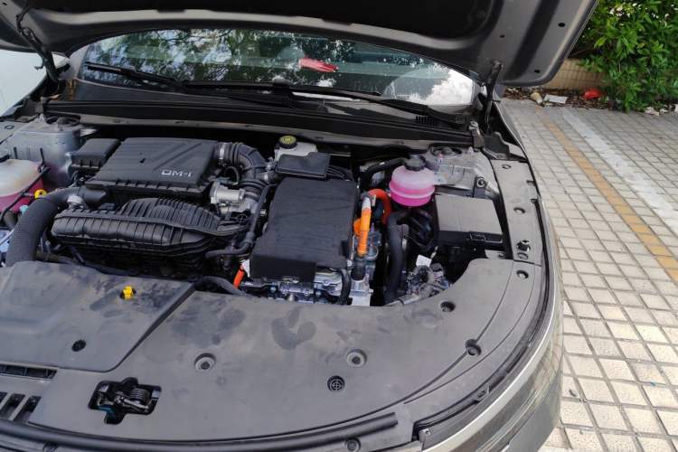 Used BYD Destroyer 05 2024 HONOR Edition DM-i 55KM Luxury Model Engine Bay Left