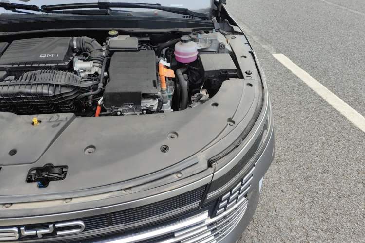 Used BYD Destroyer 05 2024 HONOR Edition DM-i 55KM Luxury Model Engine Bay Left