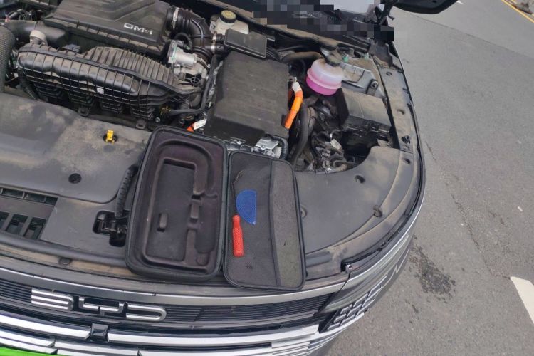 Used BYD Destroyer 05 2024 HONOR Edition DM-i 55KM Luxury Model Engine Bay Left