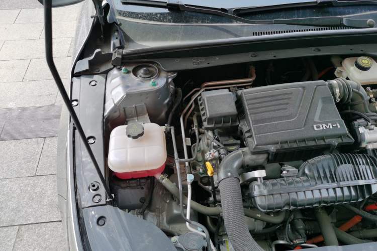 Used BYD Destroyer 05 2024 HONOR Edition DM-i 55KM Luxury Model Engine Bay Right