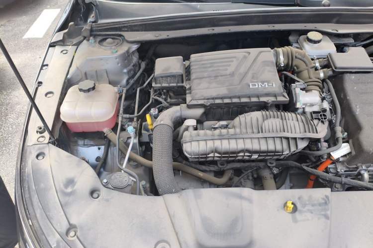 Used BYD Destroyer 05 2024 Honor Edition DM-i 120KM Luxury Model Engine Bay Right