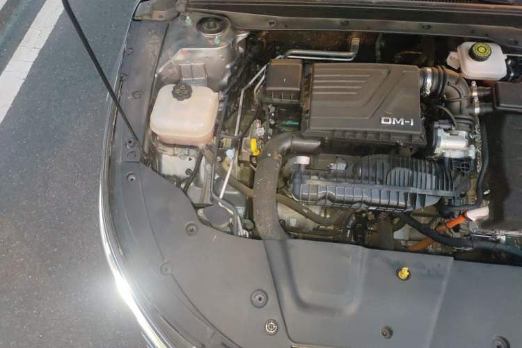 Used BYD Destroyer 05 2024 Honor Edition DM-i 120KM Luxury Model Engine Bay Right