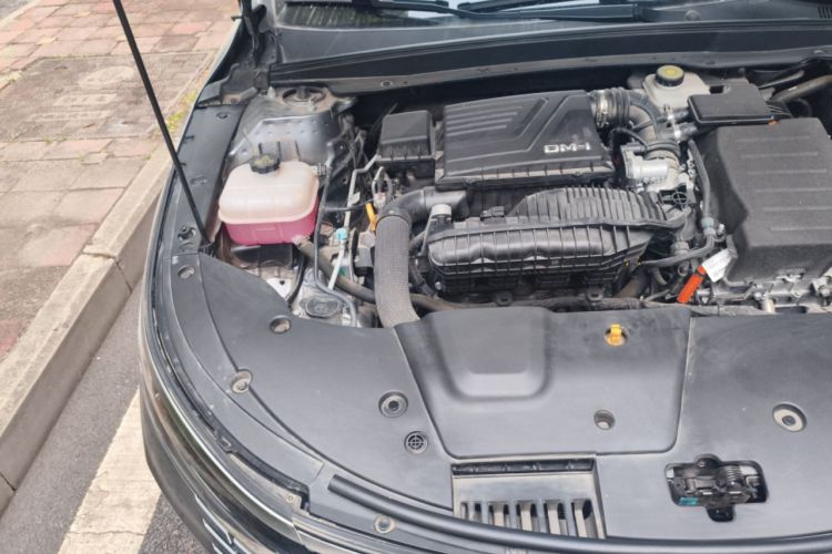 Used BYD Destroyer 05 2024 Honor Edition DM-i 120KM Luxury Model Engine Bay Right