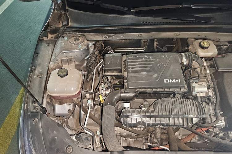 Used BYD Destroyer 05 2024 Honor Edition DM-i 120KM Luxury Model Engine Bay Right