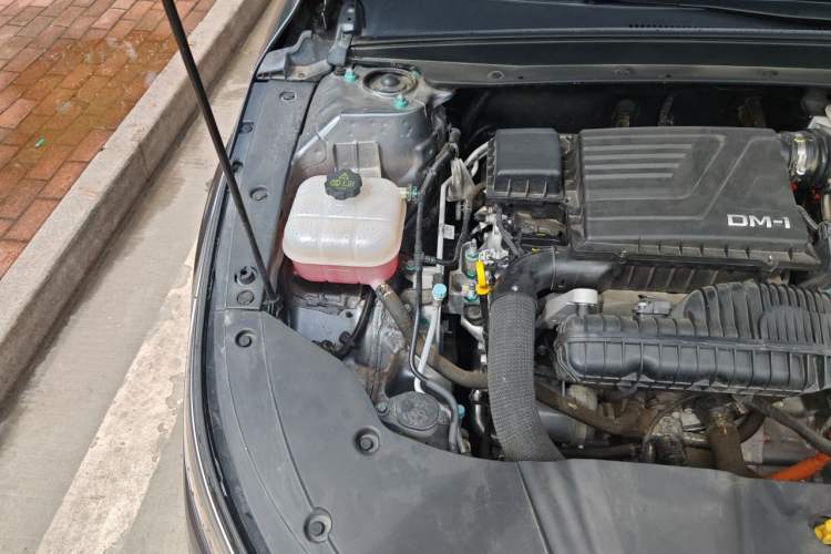 Used BYD Destroyer 05 2024 HONOR Edition DM-i 55KM Luxury Model Engine Bay Right