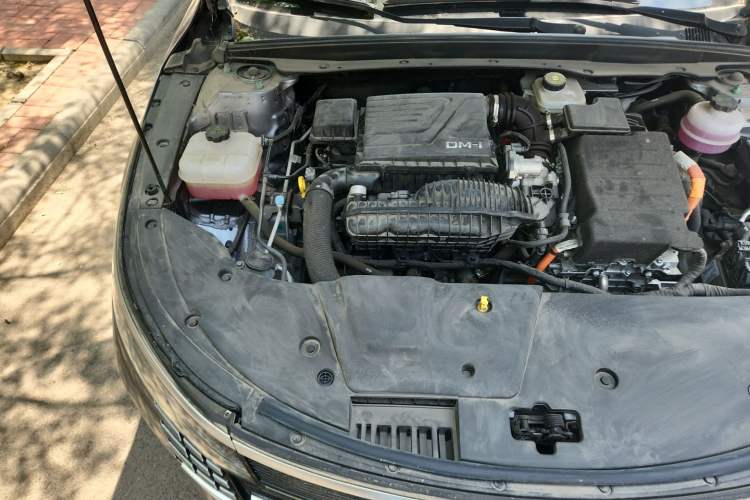 Used BYD Destroyer 05 2024 HONOR Edition DM-i 55KM Luxury Model Engine Bay Right