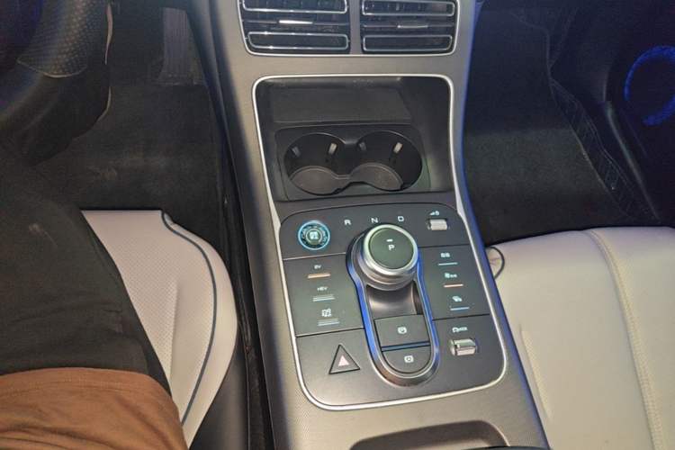 Used BYD Destroyer 05 2024 Honor Edition DM-i 120KM Luxury Model Gear Lever