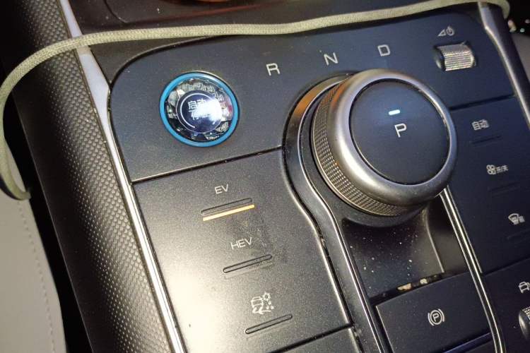 Used BYD Destroyer 05 2024 Honor Edition DM-i 120KM Luxury Model Gear Lever