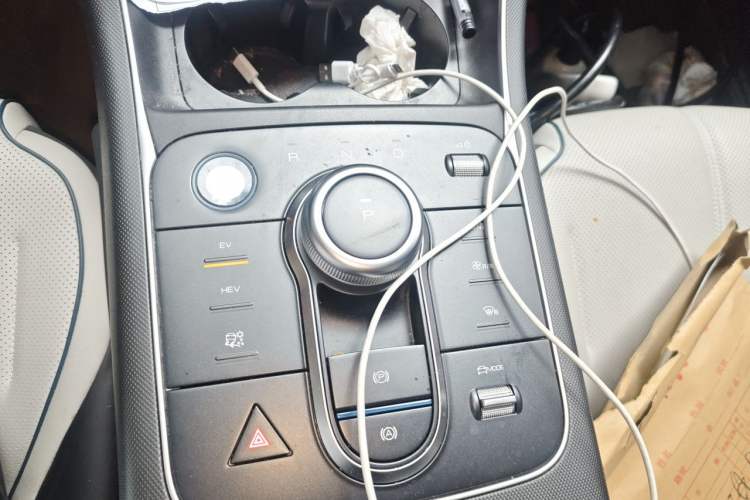 Used BYD Destroyer 05 2024 HONOR Edition DM-i 55KM Luxury Model Gear Lever