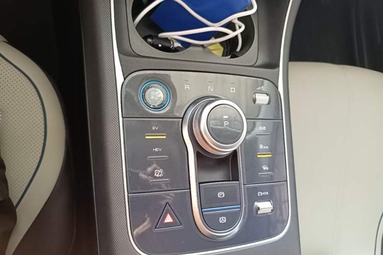 Used BYD Destroyer 05 2024 HONOR Edition DM-i 55KM Luxury Model Gear Lever