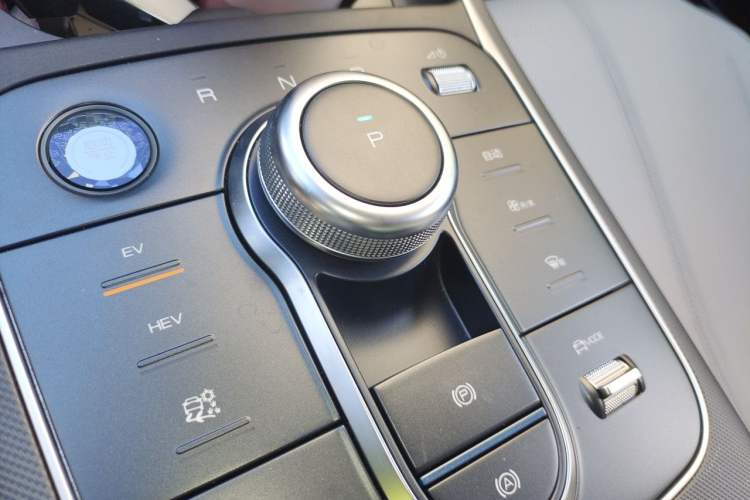 Used BYD Destroyer 05 2024 Honor Edition DM-i 120KM Luxury Model Gear Lever
