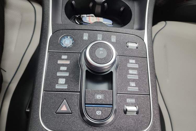 Used BYD Destroyer 05 2024 HONOR Edition DM-i 55KM Luxury Model Gear Lever
