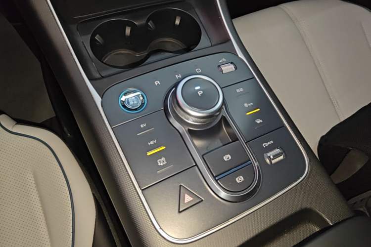 Used BYD Destroyer 05 2024 Honor Edition DM-i 120KM Luxury Model Gear Lever