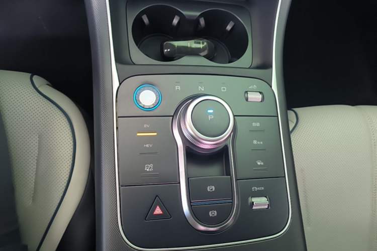 Used BYD Destroyer 05 2024 HONOR Edition DM-i 55KM Luxury Model Gear Lever