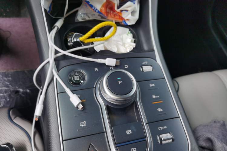 Used BYD Destroyer 05 2024 Honor Edition DM-i 120KM Luxury Model Gear Lever