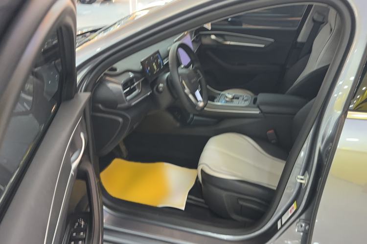 Used BYD Destroyer 05 2024 HONOR Edition DM-i 55KM Luxury Model Interior 1