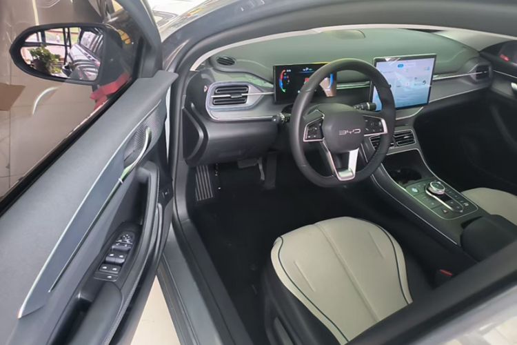 Used BYD Destroyer 05 2024 HONOR Edition DM-i 55KM Luxury Model Interior 1