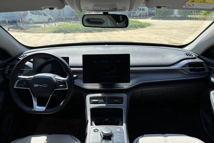 Used BYD Destroyer 05 2024 HONOR Edition DM-i 55KM Luxury Model Interior 4