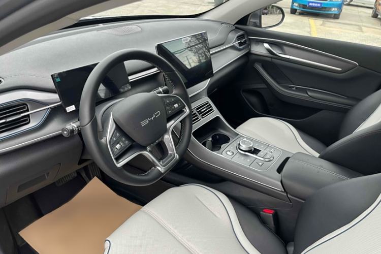 Used BYD Destroyer 05 2024 HONOR Edition DM-i 120KM Flagship Model Interior 6