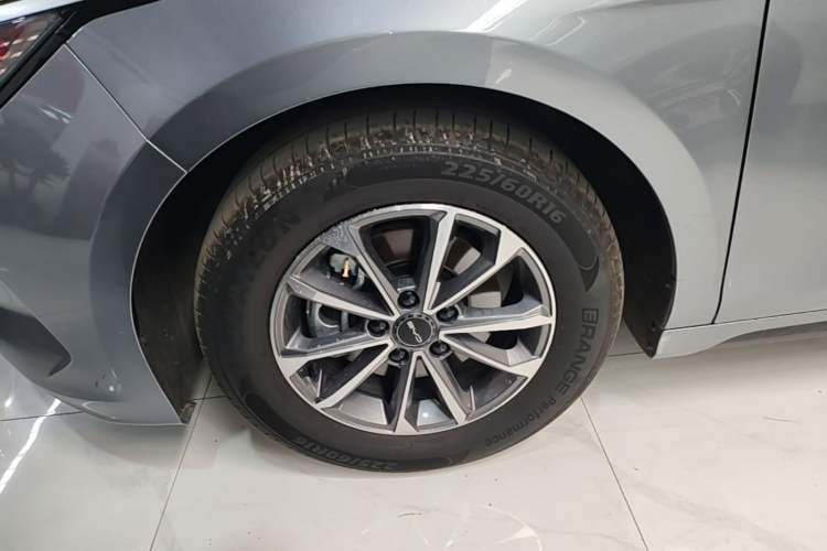 Used BYD Destroyer 05 2024 HONOR Edition DM-i 55KM Luxury Model Left Front Wheel Hub