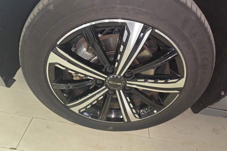 Used BYD Destroyer 05 2024 Honor Edition DM-i 120KM Luxury Model Left Front Wheel Hub
