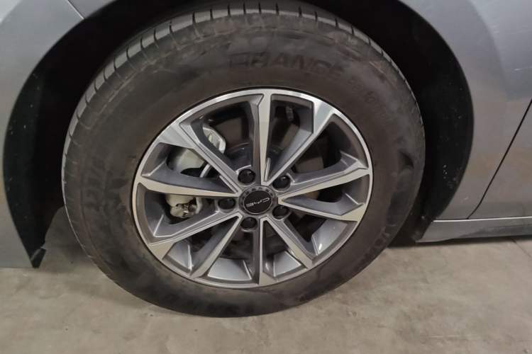 Used BYD Destroyer 05 2024 HONOR Edition DM-i 55KM Luxury Model Left Front Wheel Hub