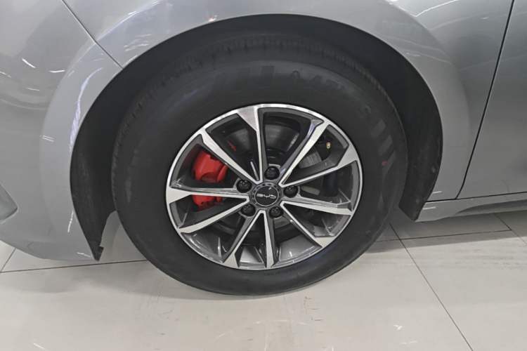Used BYD Destroyer 05 2024 HONOR Edition DM-i 55KM Luxury Model Left Front Wheel Hub