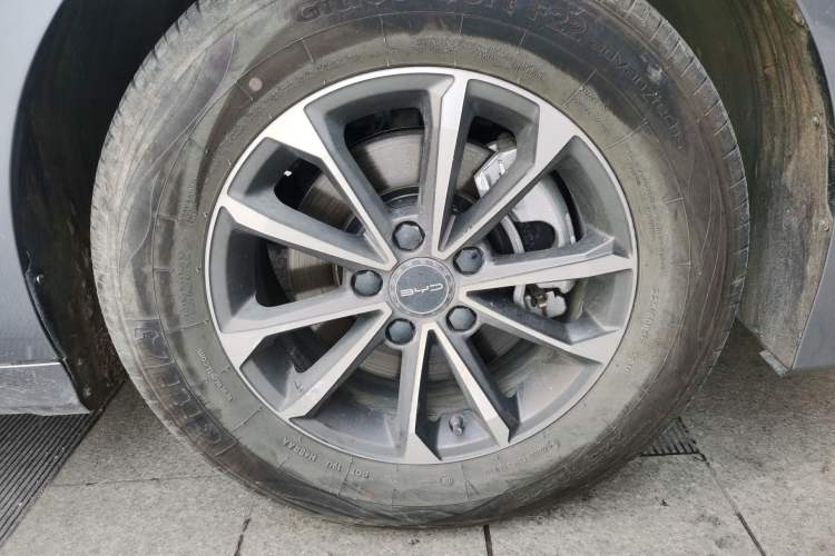 Used BYD Destroyer 05 2024 HONOR Edition DM-i 55KM Luxury Model Right Front Wheel Hub