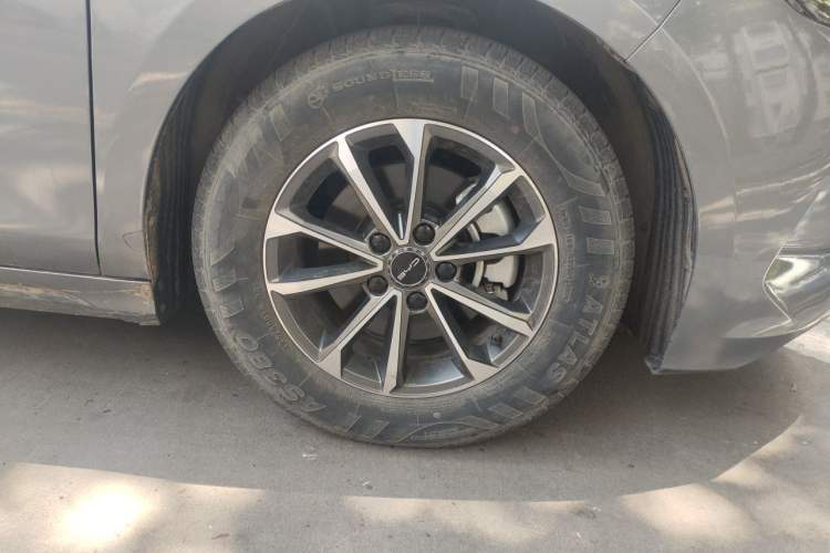 Used BYD Destroyer 05 2024 HONOR Edition DM-i 55KM Luxury Model Right Front Wheel Hub