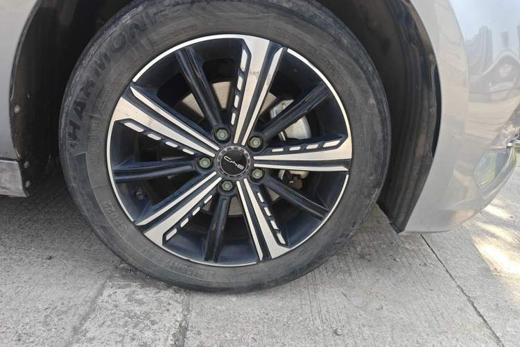 Used BYD Destroyer 05 2024 Honor Edition DM-i 120KM Luxury Model Right Front Wheel Hub