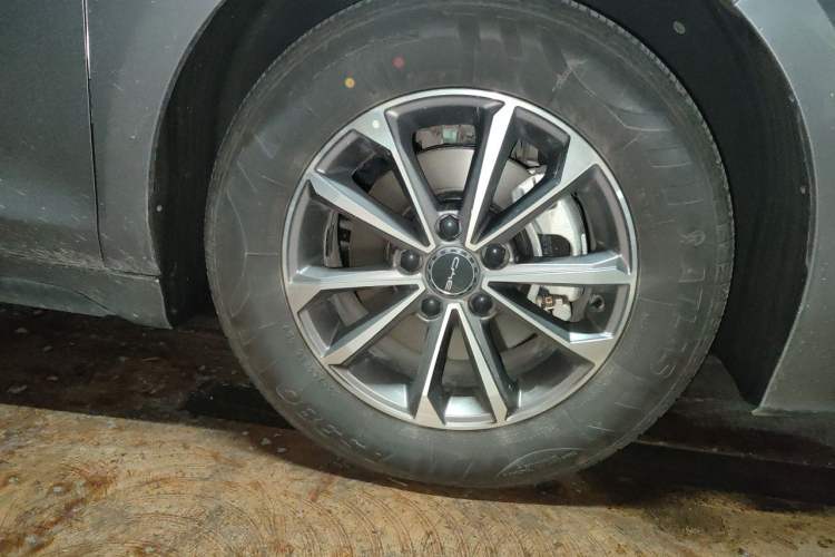 Used BYD Destroyer 05 2024 HONOR Edition DM-i 55KM Luxury Model Right Front Wheel Hub
