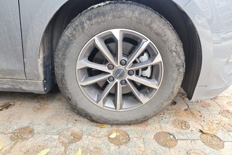 Used BYD Destroyer 05 2024 HONOR Edition DM-i 55KM Luxury Model Right Front Wheel Hub