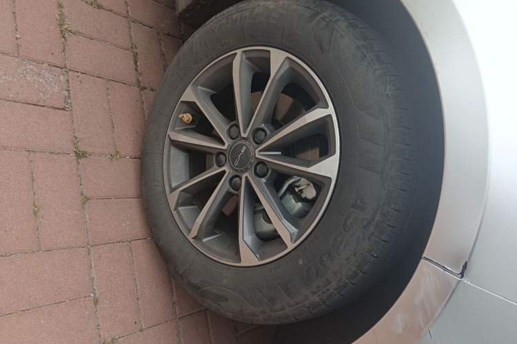 Used BYD Destroyer 05 2024 HONOR Edition DM-i 55KM Luxury Model Right Front Wheel Hub