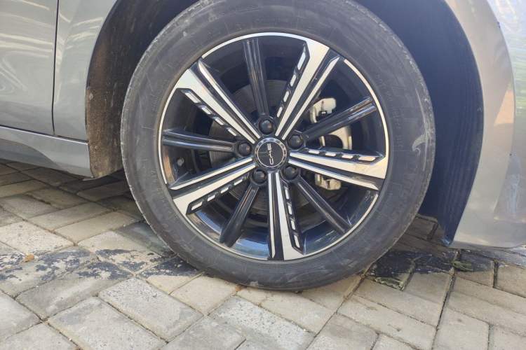 Used BYD Destroyer 05 2024 Honor Edition DM-i 120KM Luxury Model Right Front Wheel Hub