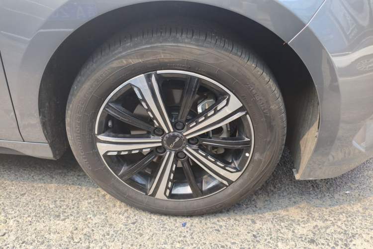 Used BYD Destroyer 05 2024 Honor Edition DM-i 120KM Luxury Model Right Front Wheel Hub