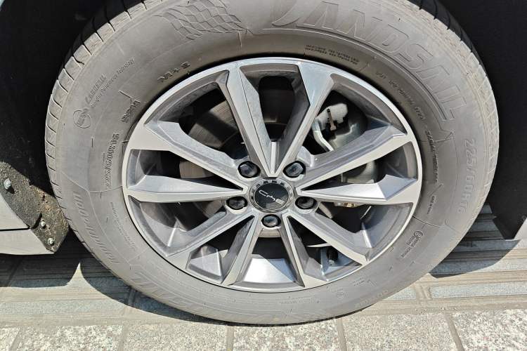 Used BYD Destroyer 05 2024 HONOR Edition DM-i 55KM Luxury Model Right Front Wheel Hub