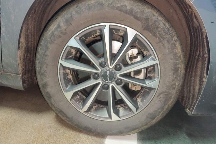 Used BYD Destroyer 05 2024 HONOR Edition DM-i 55KM Luxury Model Right Front Wheel Hub