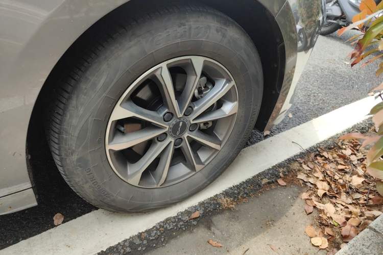 Used BYD Destroyer 05 2024 HONOR Edition DM-i 55KM Luxury Model Right Front Wheel Hub