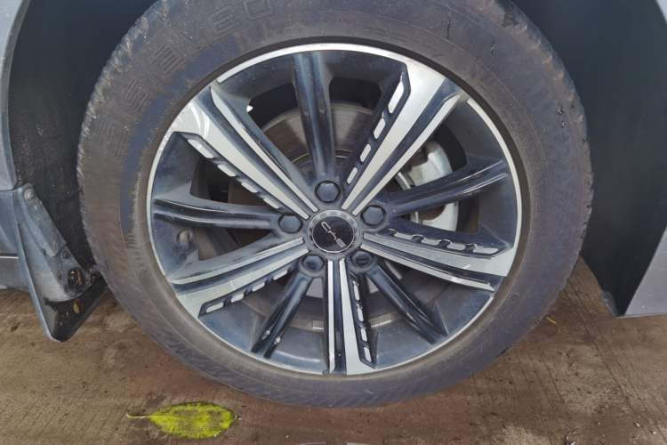 Used BYD Destroyer 05 2024 Honor Edition DM-i 120KM Luxury Model Right Front Wheel Hub