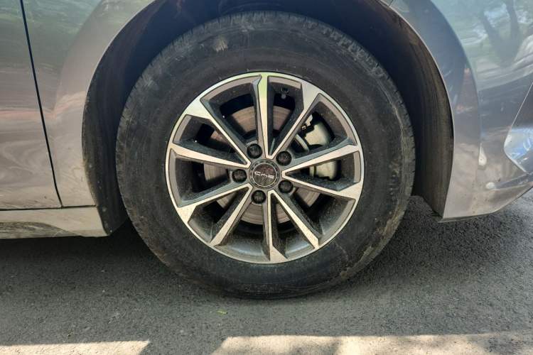 Used BYD Destroyer 05 2024 HONOR Edition DM-i 55KM Luxury Model Right Front Wheel Hub
