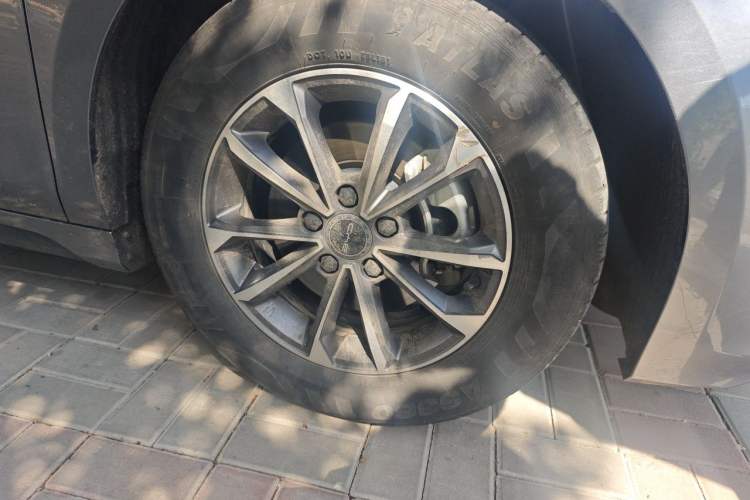 Used BYD Destroyer 05 2024 HONOR Edition DM-i 55KM Luxury Model Right Front Wheel Hub