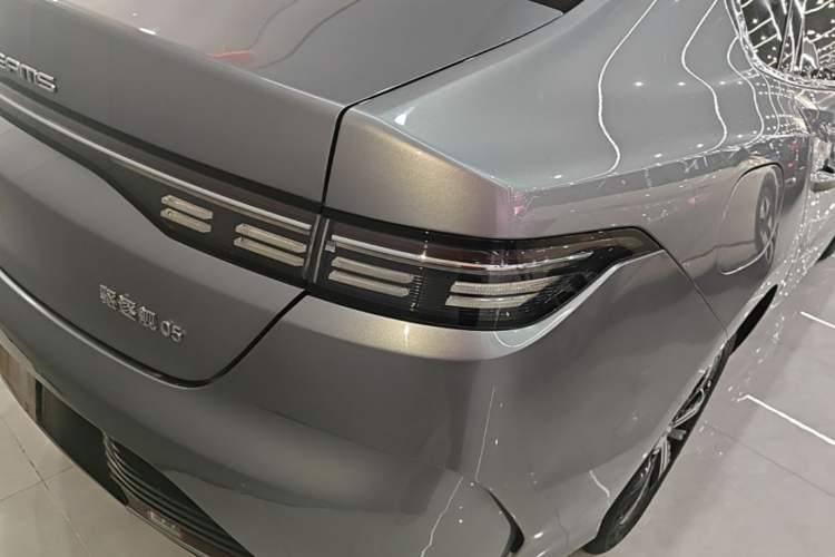 Used BYD Destroyer 05 2024 Honor Edition DM-i 120KM Luxury Model Right Rear Taillight