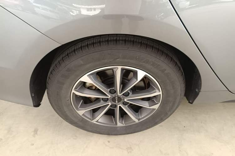 Used BYD Destroyer 05 2024 HONOR Edition DM-i 55KM Luxury Model Right Rear Wheel Hub