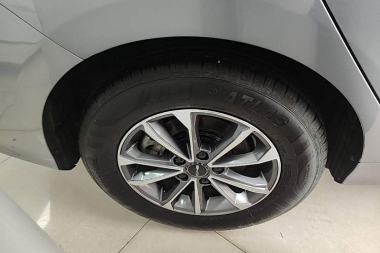 Used BYD Destroyer 05 2024 HONOR Edition DM-i 55KM Luxury Model Right Rear Wheel Hub